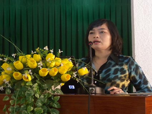 Bà Trần Hồng Thắm, Phó Giám đốc Sở Giáo dục - Đào tạo phát biểu tại hội nghị.
