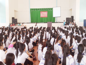 Buổi sinh hoạt của CLB Tuổi Hồng tại Trường THPT Thới Long, phường Long Hưng, quận Ô Môn.