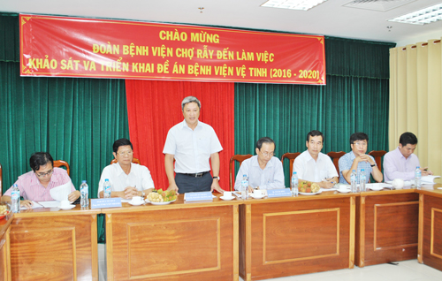 PGS.TS Nguyễn Trường Sơn, Giám đốc Bệnh viện Chợ Rẫy - TP Hồ Chí Minh, phát biểu tại buổi làm việc.