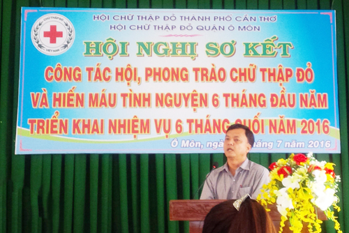 Ông Hồ Văn Hậu, Phó Chủ tịch UBND quận, phát biểu chỉ đạo tại hội nghị.