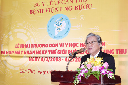 GS.TS.BS Nguyễn Chấn Hùng, Chủ tịch Hội Ung thư Việt Nam, phát biểu tại lễ khai trương Đơn vị Y học hạt nhân.