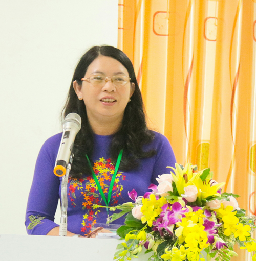 Bà Trương Thị Minh Thu, Chủ tịch Công đoàn ngành Y tế thành phố Cần Thơ phát biểu chỉ đạo tại Đại hội.