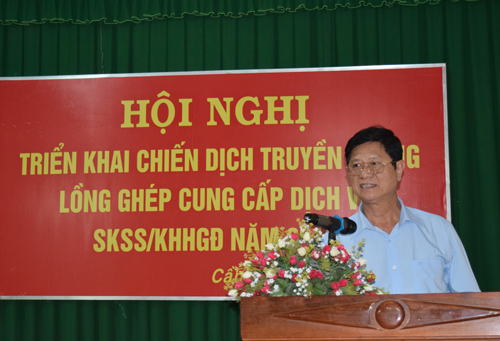 BS.CKI Huỳnh Văn Nhanh, Phó Giám đốc Sở Y phát biểu chỉ đạo.