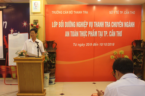 BS.CK1. Huỳnh Văn Nhanh – Phó Giám đốc Sở Y tế phát biểu chỉ đạo tại buổi khai giảng lớp học.