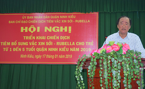 Thầy thuốc Nhân dân – BS.CKII Nguyễn Trung Nghĩa, Phó Giám đốc Sở Y tế phát biểu chỉ đạo tại hội nghị.