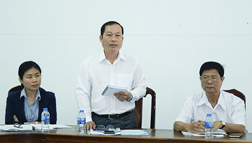 BS.CKII Nguyễn Quang Thông, Giám đốc Trung tâm Kiểm soát bệnh tật, Phó Trưởng đoàn giám sát, phát biểu tại buổi làm việc với Trung tâm y tế quận Cái Răng.
