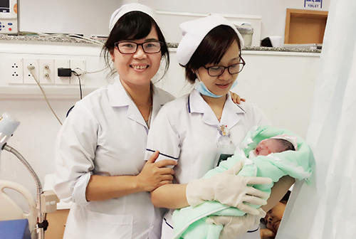 Em bé, con của sản phụ N.K.T, ngụ ở quận Ninh Kiều, TP Cần Thơ chào đời tại Khoa Hồi sức cấp cứu, Bệnh viện Đa khoa TP Cần Thơ