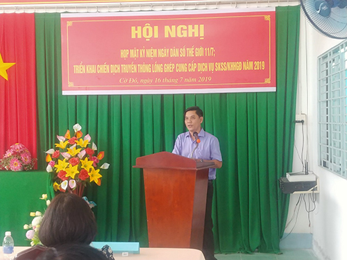 Ông Nguyễn Trường Thọ, Phó Chủ tịch thường trực UBND huyện Cờ Đỏ phát biểu tại hội nghị