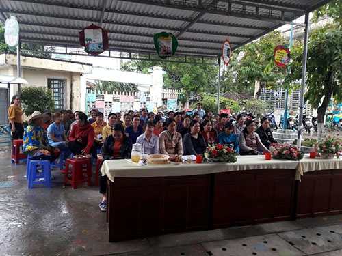Các chị em tham dự buổi truyền thông về giảm thiểu mất cân bằng giới tính khi sinh cho phụ nữ trên địa bàn xã Thạnh Phú