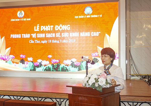 Bà Lương Mai Anh, Phó Cục trưởng Cục quản lý môi trường y tế, phát biểu khai mạc.