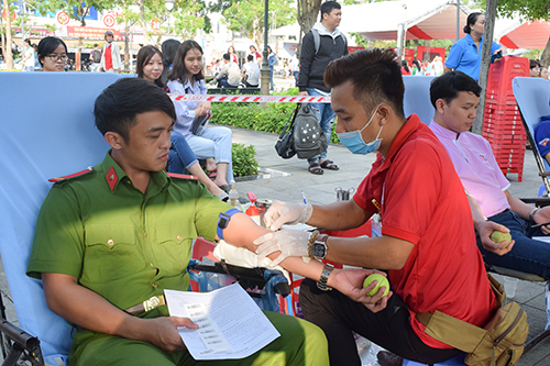 MITTINH NGAY HIEN MAU - 0008.jpg
