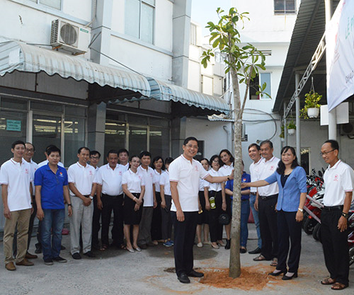 Công đoàn ngành Y tế, Đảng ủy - Ban Giám đốc Bệnh viện Tim mạch thành phố Cần Thơ cùng các cán bộ công nhân viên đã trồng 17 cây xanh các loại tại khuôn viên Bệnh viện tại Lễ phát động “Trồng cây nhớ Bác” và chào mừng Đại hội Đảng bộ Bệnh viện Tim mạch lần thứ II.