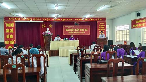 Đồng chí Hà Tấn Vinh - Bí thư Đảng ủy Trung tâm Y tế quận Cái Răng phát biểu chỉ đạo tại đại hội
