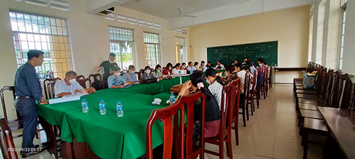 Phòng Y tế cơ sở, Trung tâm Y tế huyện Phong Điền kết hợp với Trường trung học cơ sở Thị trấn Phong Điền tổ chức buổi truyền thông đánh giá kiến thức, nhận thức về bệnh phong cho các giáo viên tại trường