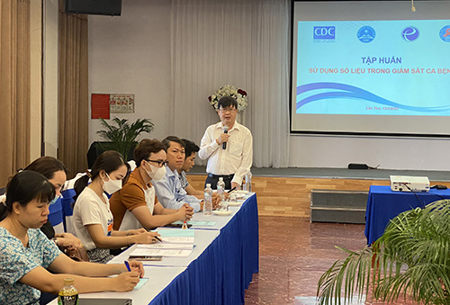 Ông Huỳnh Minh Trúc, Giám đốc CDC Cần Thơ phát biểu tại lớp tập huấn.