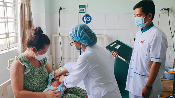 Trẻ sơ sinh được theo dõi, chăm sóc điều trị tại Bệnh viện Hoàn Mỹ Cửu Long