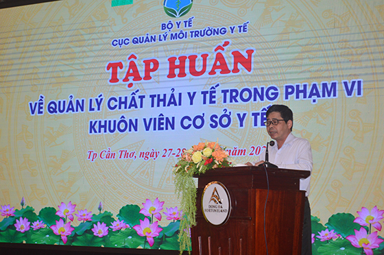 Ông Dương Chí Nam, Phó Cục trưởng Cục Quản lý Môi trường y tế phát biểu khai mạc lớp tập huấn.