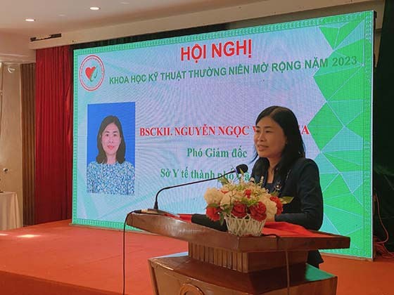 Bà Nguyễn Ngọc Việt Nga, Phó Giám đốc Sở Y tế TP Cần Thơ phát biểu tại hội nghị.