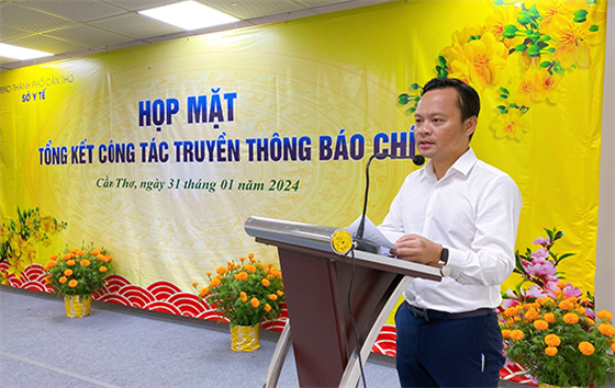 Ông Hoàng Quốc Cường, Giám đốc Sở Y tế TP Cần Thơ phát biểu tại buổi họp mặt tổng kết công tác truyền thông báo chí năm 2023.