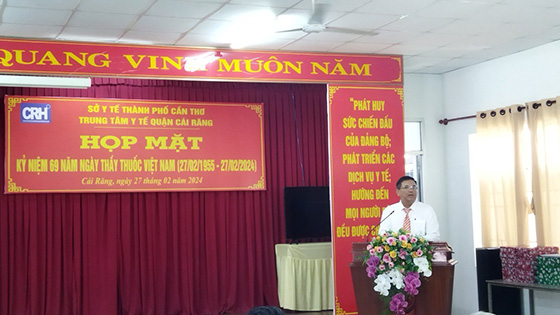 Ông Nguyễn Thái Bảo, Phó Chủ tịch Ủy ban nhân dân quận Cái Răng phát biểu trong buổi họp mặt.