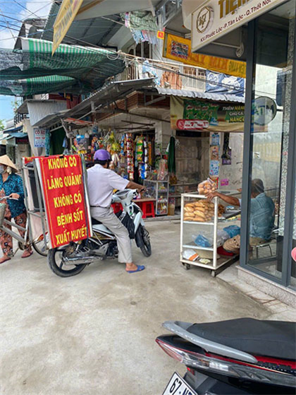 Xe truyền thông lưu động tuyên truyền phòng chống sốt xuất huyết trên địa bàn quận Thốt Nốt