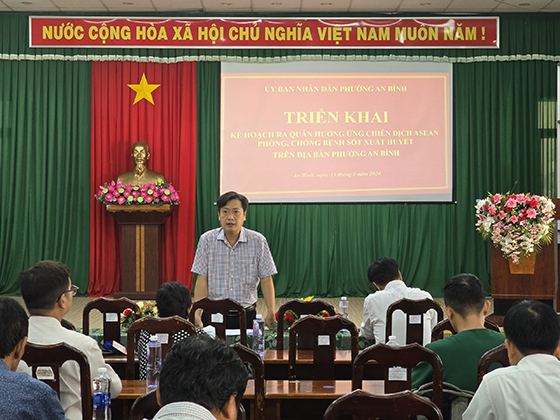Ông Nguyễn Hoàng Thanh Khiết, Phó Chủ tịch UBND phường An Bình chỉ đạo thực hiện chiến dịch