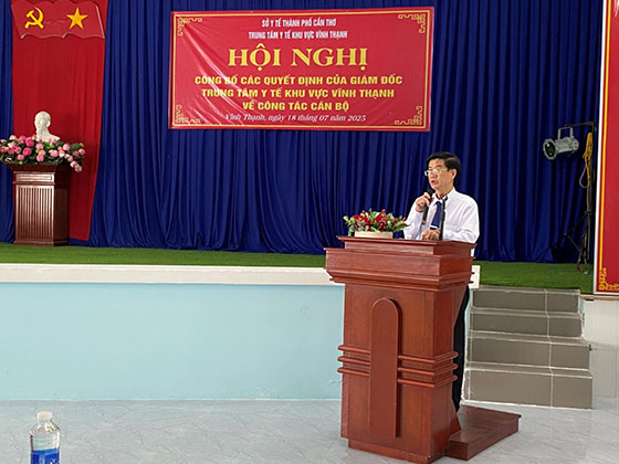 Ông Trần Đình Nam, Giám đốc Trung tâm Y tế khu vực Vĩnh Thạnh phát biểu chỉ đạo tại hội nghị