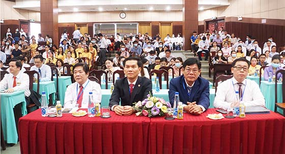 HOI NGHI THUONG NIEN 003.jpg