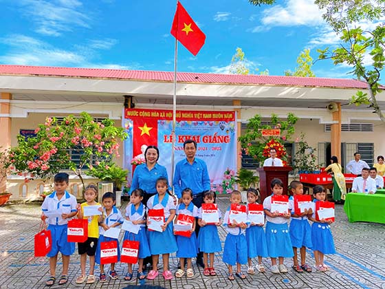 TANG QUA KHAI GIANG - 02.jpg