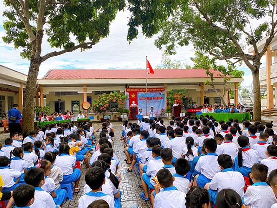 TANG QUA KHAI GIANG - 05.jpg