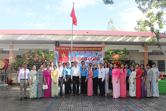 TANG QUA KHAI GIANG - 06.jpg