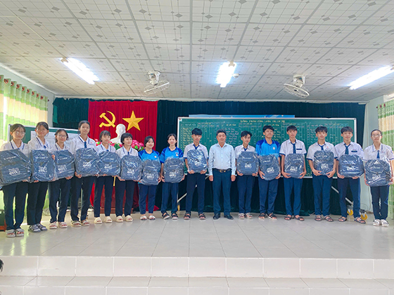 SYT TRAO HOC BONG THPT TL - 03.jpg