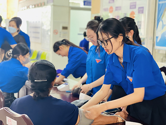 HOI THAY THUOC TRE - 03.jpg