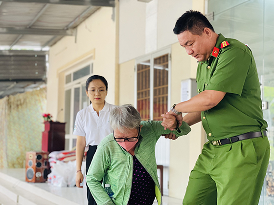 KHAM BENH MIEN PHI TRUNG HUNG - 06.jpg