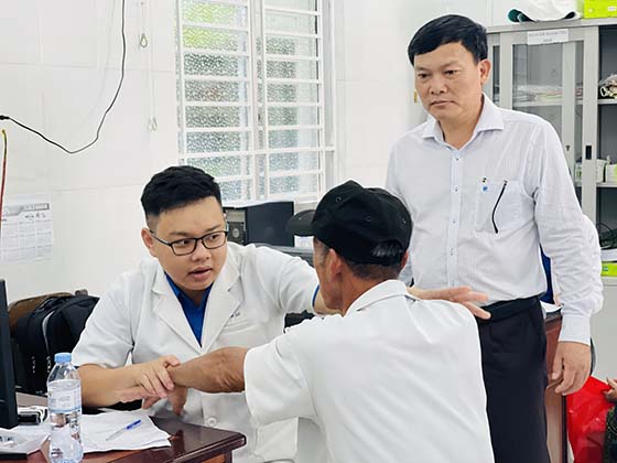 CHIA SE KHO KHAN VOI NGUOI NGHEO - 03.jpg